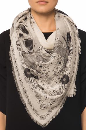 Patterned shawl with a floral and skull motif, zdjęcie 2 Patterned shawl with a floral and skull motif od Alexander McQueen